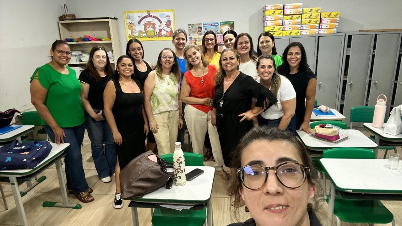 Equipe de professoras após formação continuada