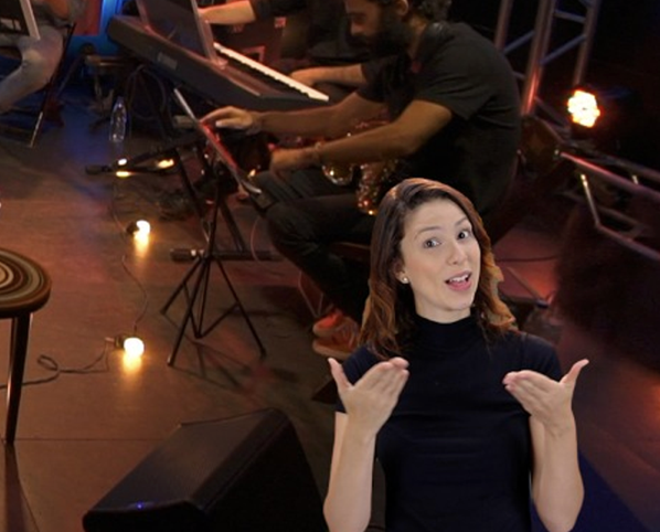 Intérprete de Libras em apresentação musical